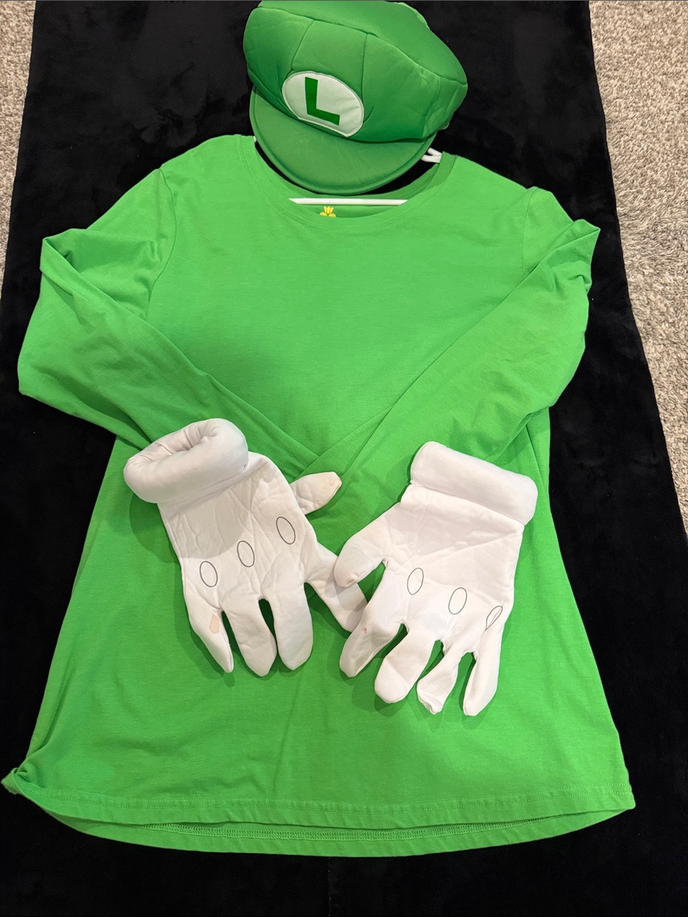 Nintendo Green Luigi-Inspired Costume Shirt, Hat & White Gloves